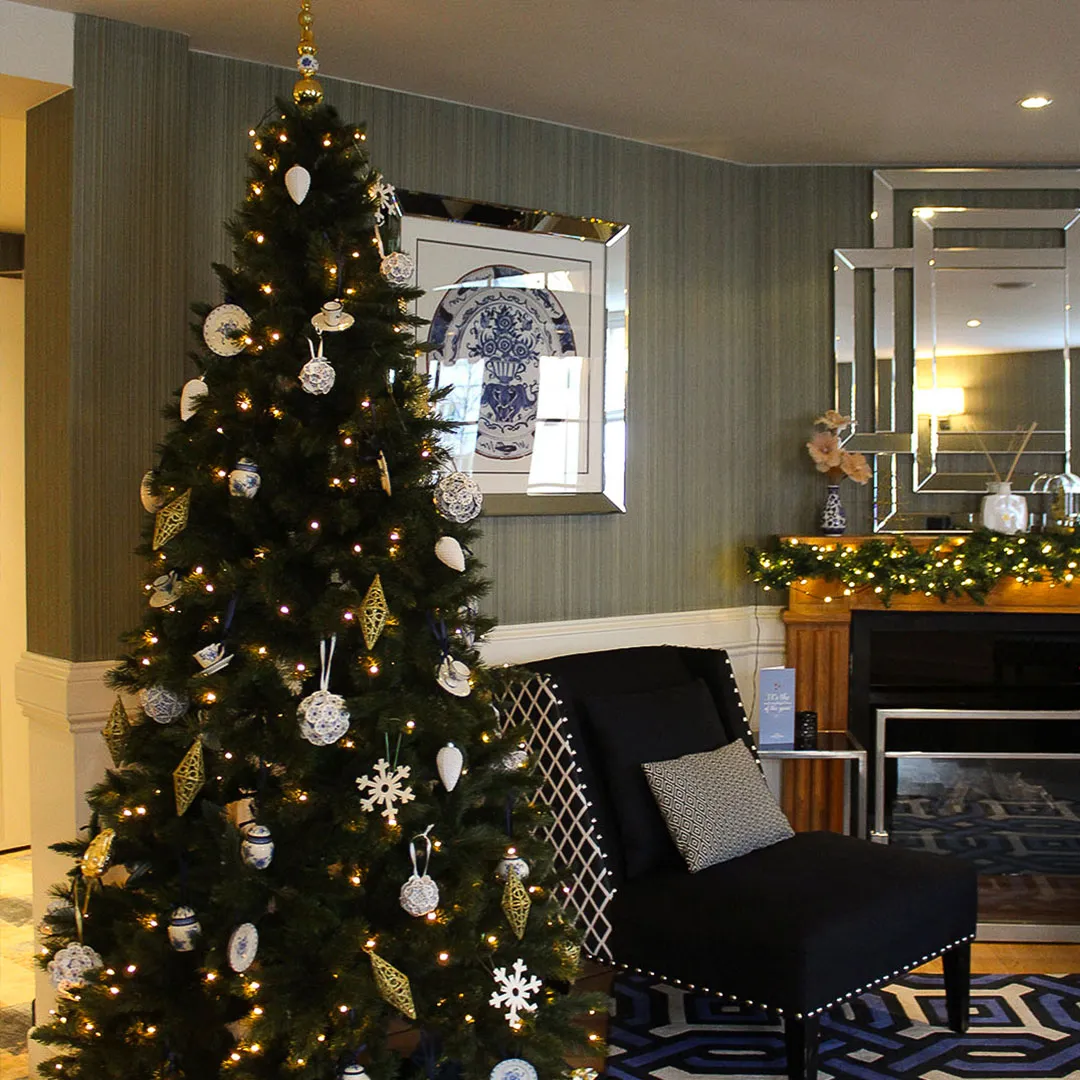 Christmastree in the lobby of Carlton Ambassador